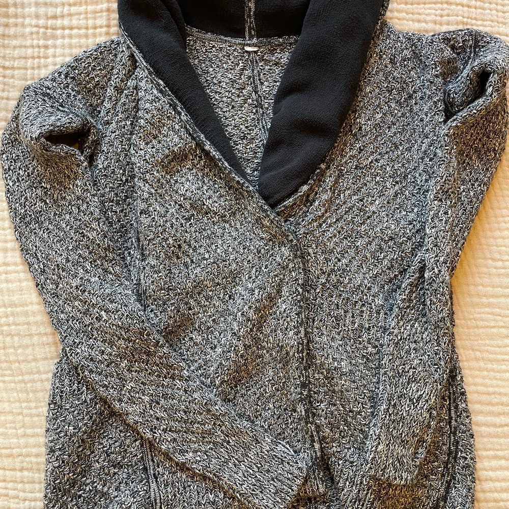 LULULEMON sweater